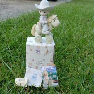 Precious moments  limited members only figurine